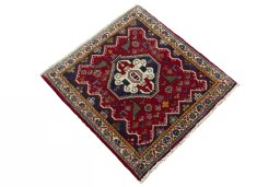 Close-up detail of 2000s Shiraz rug from Iran / Persia showing Wool weave