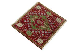 Close-up detail of 2000s Shiraz rug from Iran / Persia showing Wool weave
