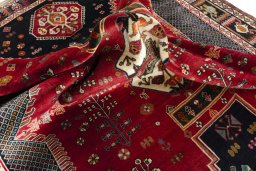 Close-up detail of 2000s Shiraz rug from Iran / Persia showing Wool weave