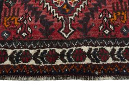 Central medallion detail of 2000s Shiraz rug from Iran / Persia