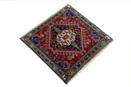 Close-up detail of 2000s Shiraz rug from Iran / Persia showing Wool weave