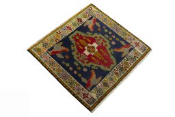 Close-up detail of 2000s Shiraz rug from Iran / Persia showing Wool weave