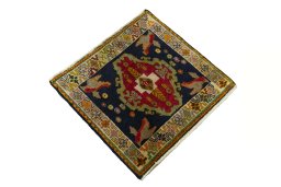 Close-up detail of 2000s Shiraz rug from Iran / Persia showing Wool weave