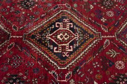 Central medallion detail of 2000s Shiraz rug from Iran / Persia