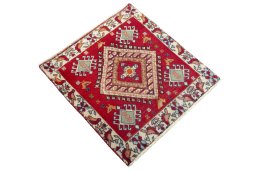 Close-up detail of 2000s Shiraz rug from Iran / Persia showing Wool weave