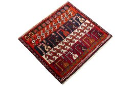 Close-up detail of 2000s Shiraz rug from Iran / Persia showing Wool weave