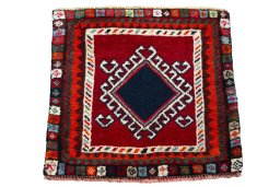 Surface texture of 2000s Shiraz rug with natural Wool and intricate pattern
