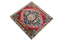 Close-up detail of 2000s Shiraz rug from Iran / Persia showing Wool weave