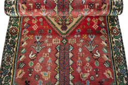 Corner detail of New Shiraz rug showing border pattern and Wool pile