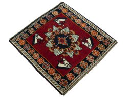 Close-up detail of 1970s Shiraz rug from Iran / Persia showing Wool weave