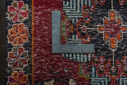 Backside of handmade 1970s Shiraz rug showing knot structure and weave density