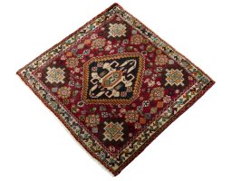 Corner detail of 1970s Shiraz rug showing border pattern and Wool pile