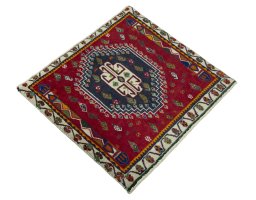 Close-up detail of 1970s Shiraz rug from Iran / Persia showing Wool weave