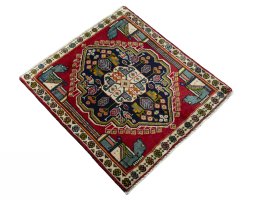 Close-up detail of 1970s Shiraz rug from Iran / Persia showing Wool weave