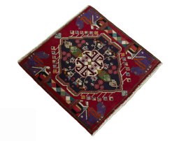 Close-up detail of 1970s Shiraz rug from Iran / Persia showing Wool weave