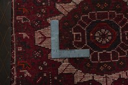 Backside of handmade 1970s Shiraz rug showing knot structure and weave density