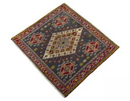 Corner detail of 1970s Shiraz rug showing border pattern and Wool pile