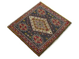Close-up detail of 1970s Shiraz rug from Iran / Persia showing Wool weave