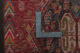 Backside of handmade 1970s Shiraz rug showing knot structure and weave density