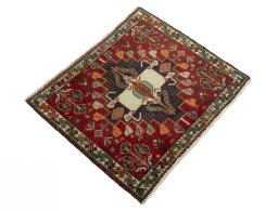 Close-up detail of 1970s Shiraz rug from Iran / Persia showing Wool weave