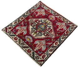 Corner detail of 1970s Shiraz rug showing border pattern and Wool pile