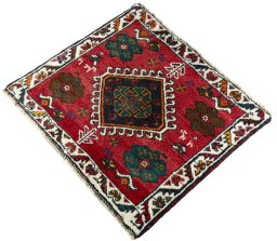 Corner detail of 1970s Shiraz rug showing border pattern and Wool pile