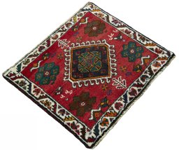 Close-up detail of 1970s Shiraz rug from Iran / Persia showing Wool weave