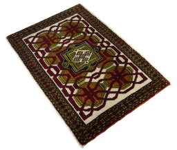 Corner detail of 1970s Shiraz rug showing border pattern and Wool pile
