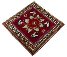 Corner detail of 1970s Shiraz rug showing border pattern and Wool pile