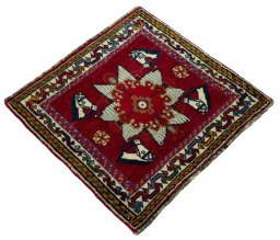 Close-up detail of 1970s Shiraz rug from Iran / Persia showing Wool weave