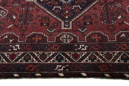 Central medallion detail of 2000s Shiraz rug from Iran / Persia