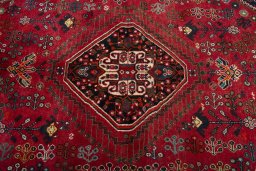 Central medallion detail of 2000s Shiraz rug from Iran / Persia