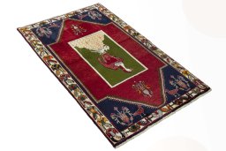 Close-up detail of 2000s Shiraz rug from Iran / Persia showing Wool weave