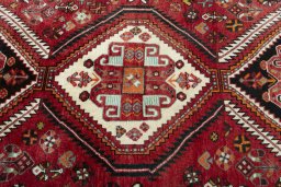 Central medallion detail of 2000s Shiraz rug from Iran / Persia