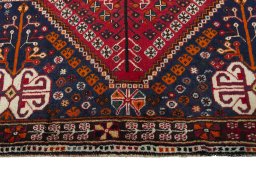 Close-up detail of 2000s Shiraz rug from Iran / Persia showing Wool weave