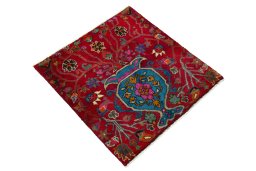 Close-up detail of 2000s Shiraz rug from Iran / Persia showing Wool weave