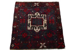 Surface texture of 2000s Shiraz rug with natural Wool and intricate pattern