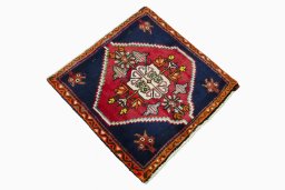 Close-up detail of 2000s Shiraz rug from Iran / Persia showing Wool weave
