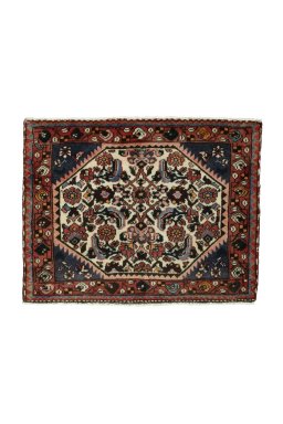 Full view of 2000s Shiraz rug from Iran / Persia, 67 × 85 cm in Beige tones