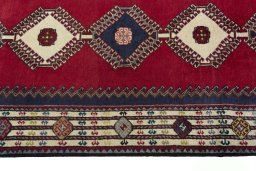Close-up detail of 2000s Shiraz rug from Iran / Persia showing Wool weave