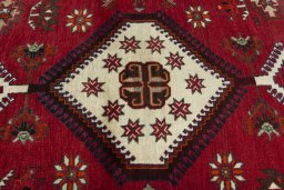 Central medallion detail of 2000s Shiraz rug from Iran / Persia