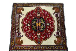 Surface texture of 2000s Shiraz rug with natural Wool and intricate pattern