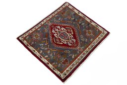 Close-up detail of 2000s Shiraz rug from Iran / Persia showing Wool weave