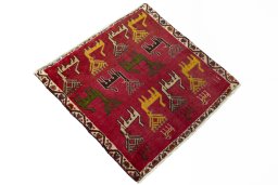Close-up detail of 2000s Shiraz rug from Iran / Persia showing Wool weave