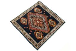 Close-up detail of 2000s Shiraz rug from Iran / Persia showing Wool weave