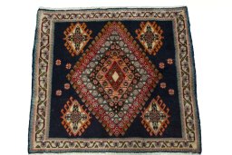 Surface texture of 2000s Shiraz rug with natural Wool and intricate pattern