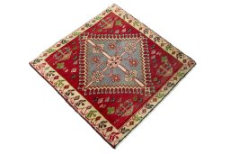 Close-up detail of 2000s Shiraz rug from Iran / Persia showing Wool weave
