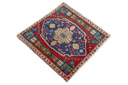 Close-up detail of 2000s Shiraz rug from Iran / Persia showing Wool weave