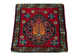 Surface texture of 2000s Shiraz rug with natural Wool and intricate pattern