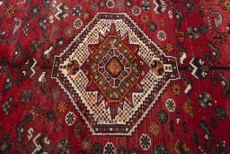 Central medallion detail of 2000s Shiraz rug from Iran / Persia